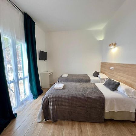 Hostal Oasis Dor Кала де Ор Экстерьер фото