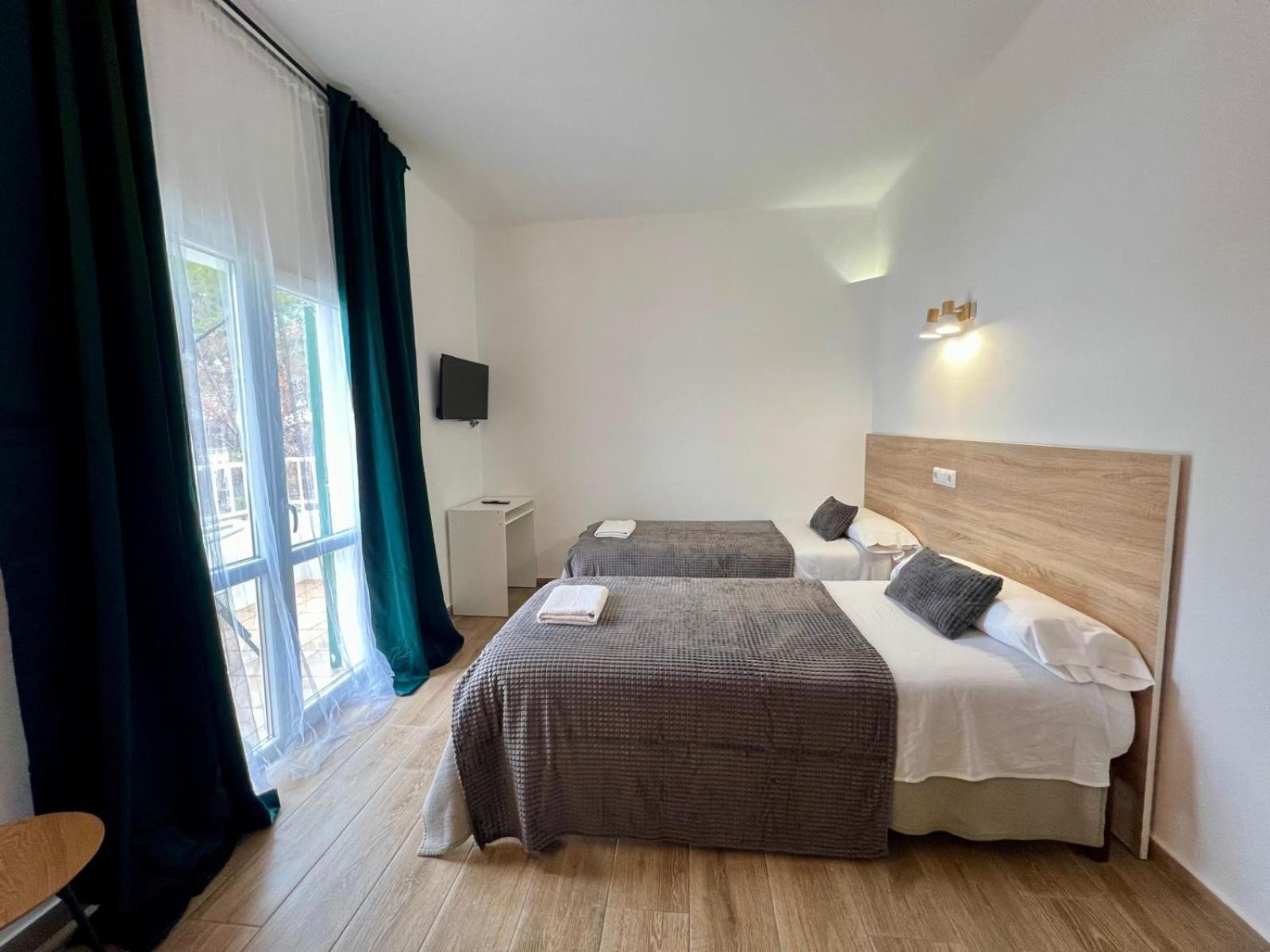 Hostal Oasis Dor Кала де Ор Экстерьер фото